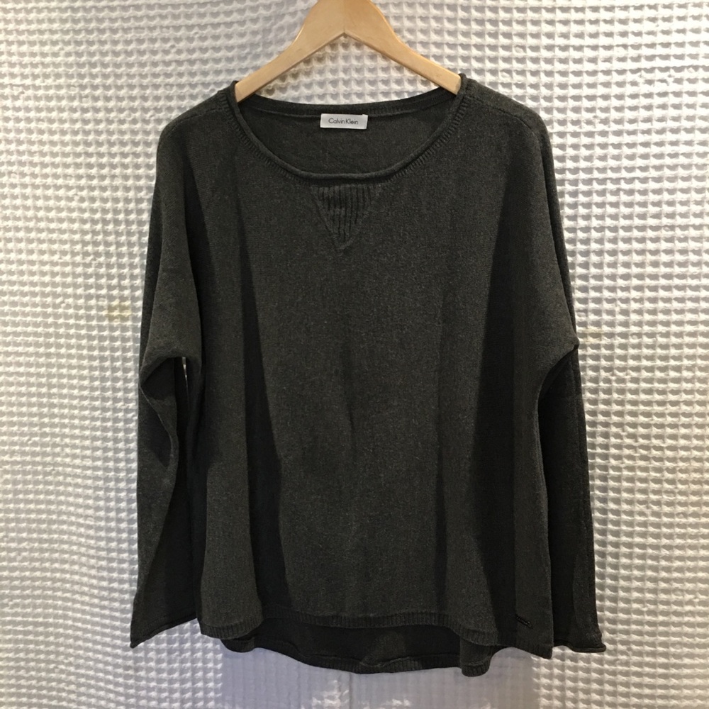 Like New Wool blend loose fit sweater. Size L